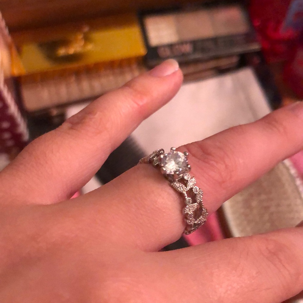 ring - Picture 2 of 5